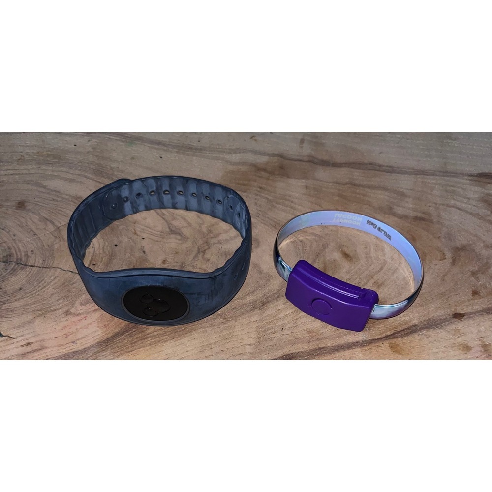Disney Parks MagicBand 2 Gray & Typhoon Lagoon H2O Glow Wristband Lot USED